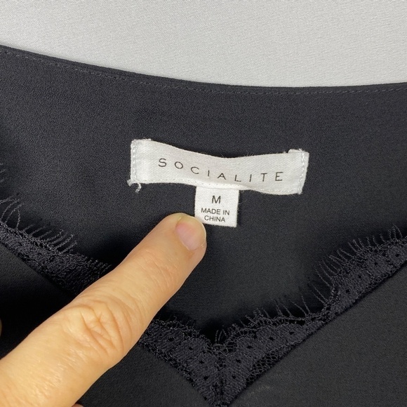 Socialite Women's Sz Medium Camisole Top Black Sculpted V-Neck Adjustable  Strap - Picture 6 of 9